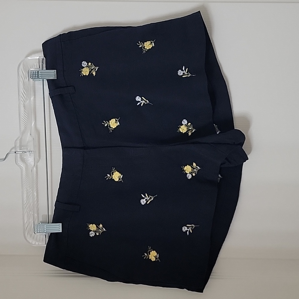 Loft Size 8 Navy Blue with Yellow & White Embroidered Floral Linen Blend Shorts